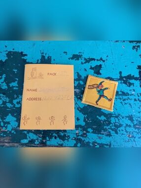 Vintage Brownies - Girl Guides Canada - Patch And Note Book 1960s!